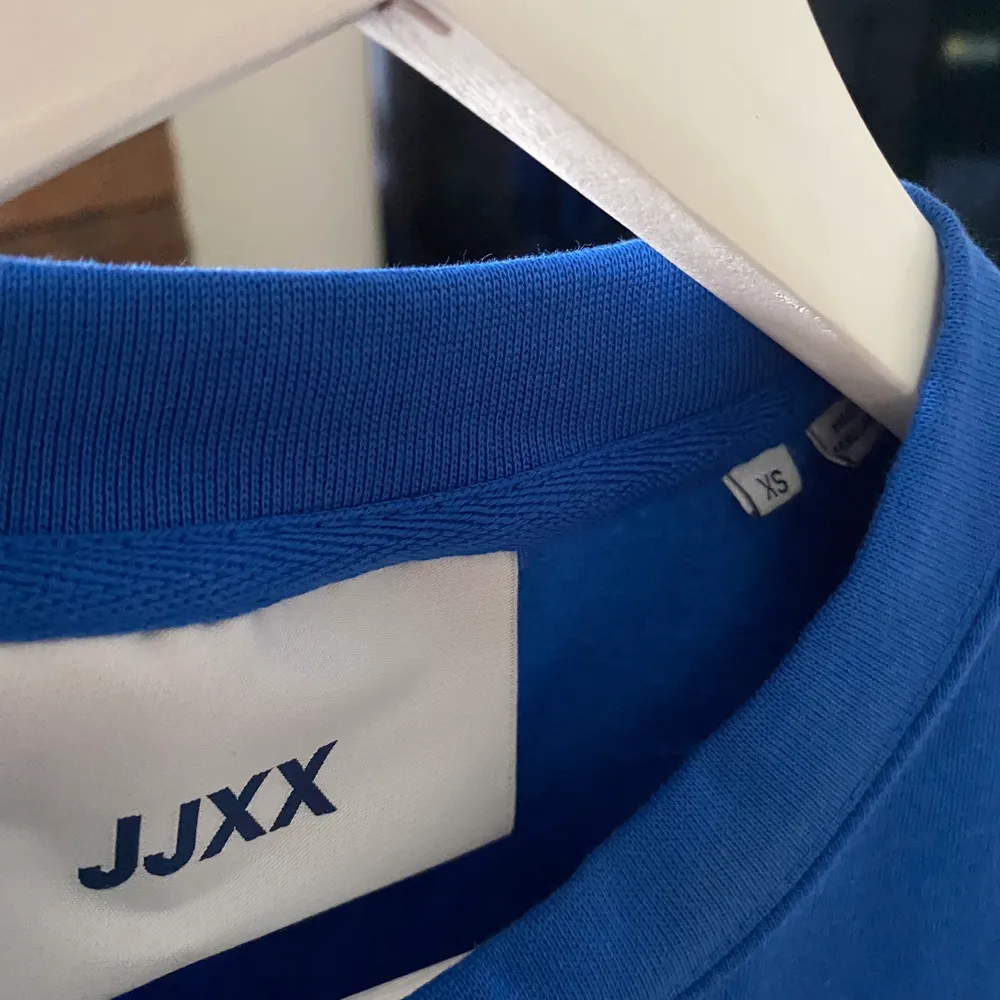 Sweatshirt från JJXX som inte kommer till användning. Använd en gång och som ny!!🤍. Tröjor & Koftor.