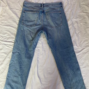 Relaxed fit jeans - Sköna jeans från hm i storlek 33/32. De sitter relaxed och är i mycket gott skick. 