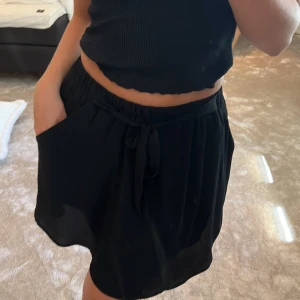 Kjol - Säljer denna härliga kjolen som jag köpte för nått år sedan i en liten butik i Spanien! Köparen står för frakten! ❤️