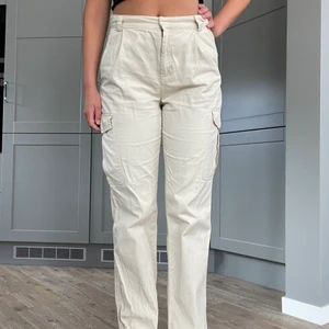 Cargo pants - Fina och sköna Cargo pants i storlek 38🤍🤎
