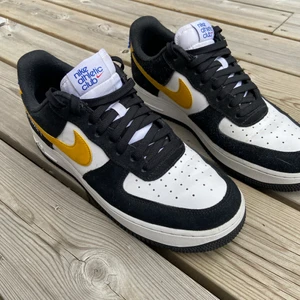 Air force 1 - Air force 1 i jätte bra skick använda Max 5 gånger, skicket på dom är 8/10.
