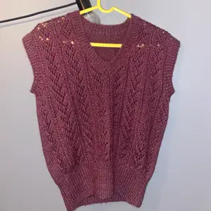 Säljer denna snygga pullover i en fin färg och form! 