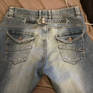 Baggy  jeans  - Super snygga jeans. Passar mig som brukar ha 36 i jeans