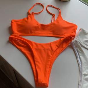 3 olika bikinis med storlek S   i  antingen 1 för 80kr. Orange är såld  