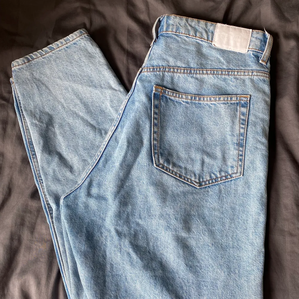 Jeans från weekday modellen lash med raka ben. Jeans & Byxor.