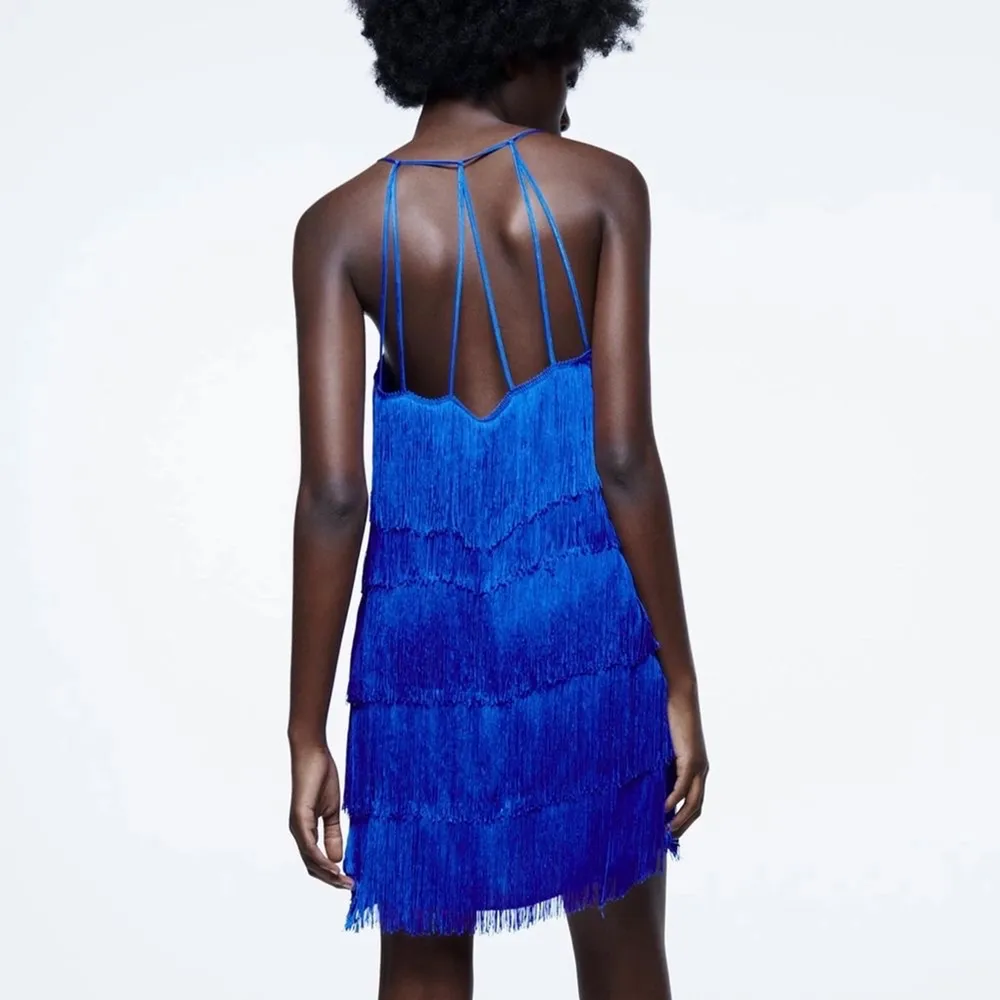 Säljer denna underbara blåa klänningen med fransar från Zara. 💙💙💙💙 frakt 66kr . Klänningar.