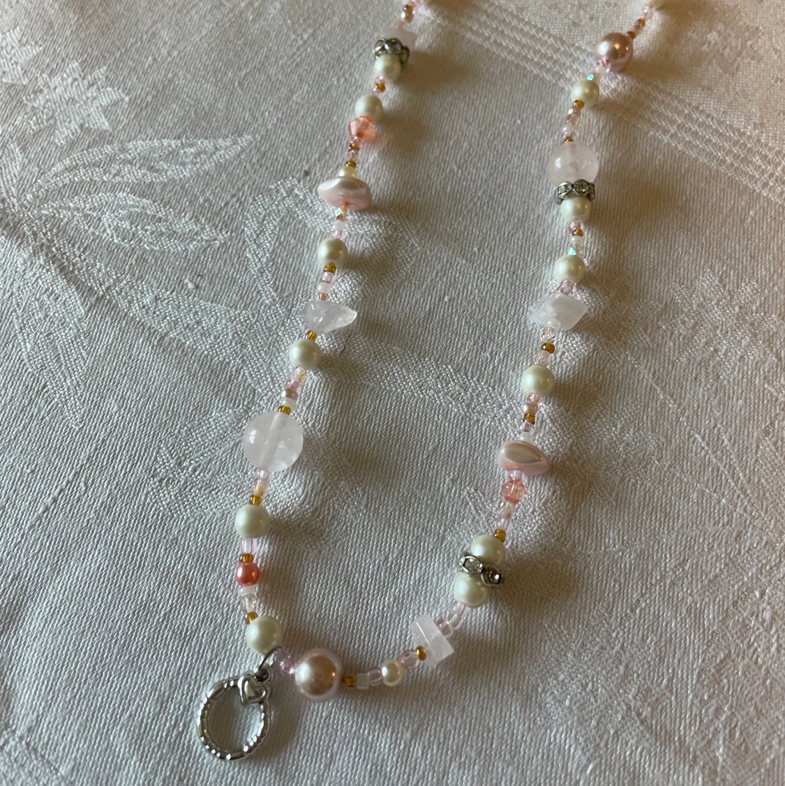 Halsband med rosenkvarts