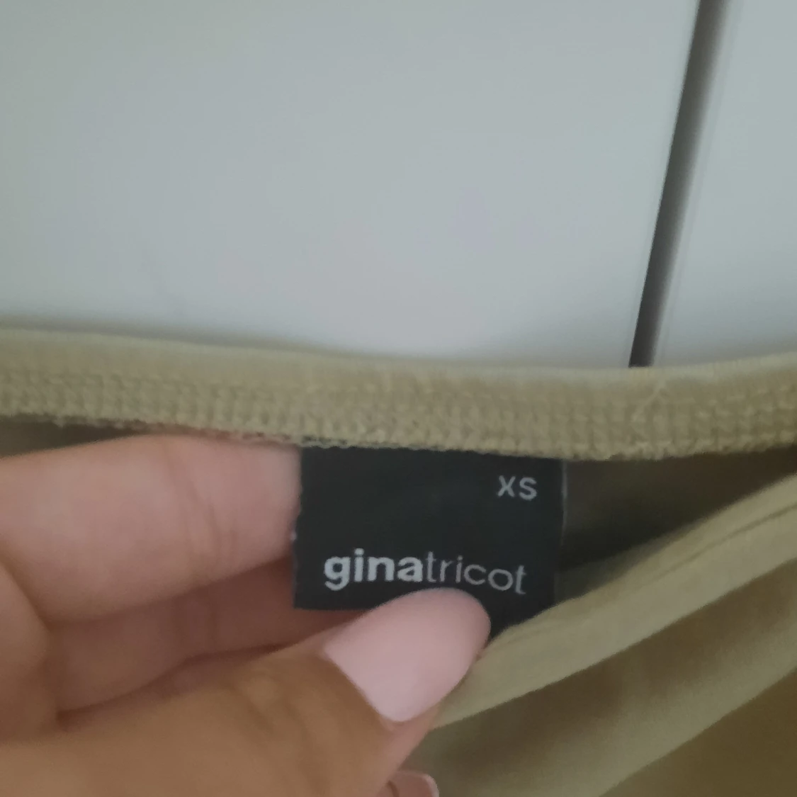 Kort brunt/beige linne  - 90