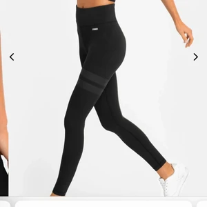 Svarta stronger  - Säljer nu mina svarta stronger tights då de inte kommer till användning längre. Mycket fint skick. Storlek S