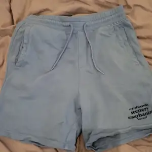 Sköna shorts till sommarn, använda fåtal gånger så väldigt bra skick