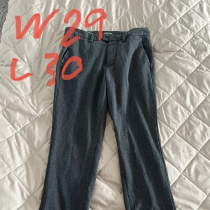 Kostymbyxor - Säljer dessa 2 st kostymbyxor från Jack&Jones. 