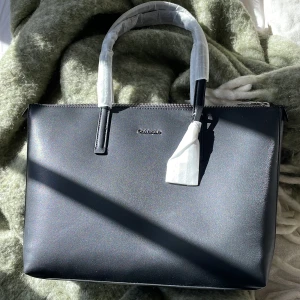 Calvin Klein väska - Helt oanvänd.