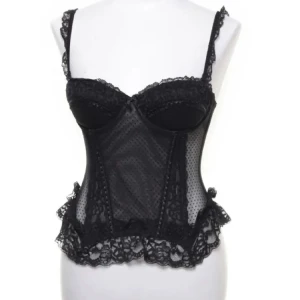 Korsett spets   - Kortsett i spetts från HM! Passar till många tillfällen samt styla till mycket💛Den är använd enstaka tillfällen, så inga defekter på den