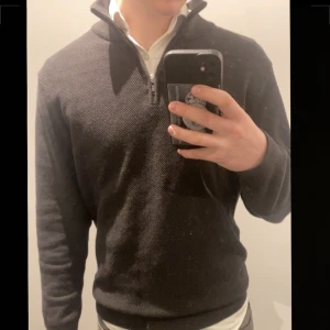 Parklane halfzip  - Fräsch parklane kofta, knappt använd. Storlek xxl men passar garanterat m/l. Skick 10/10 inga fläckar, inga lösa sömmar osv. 