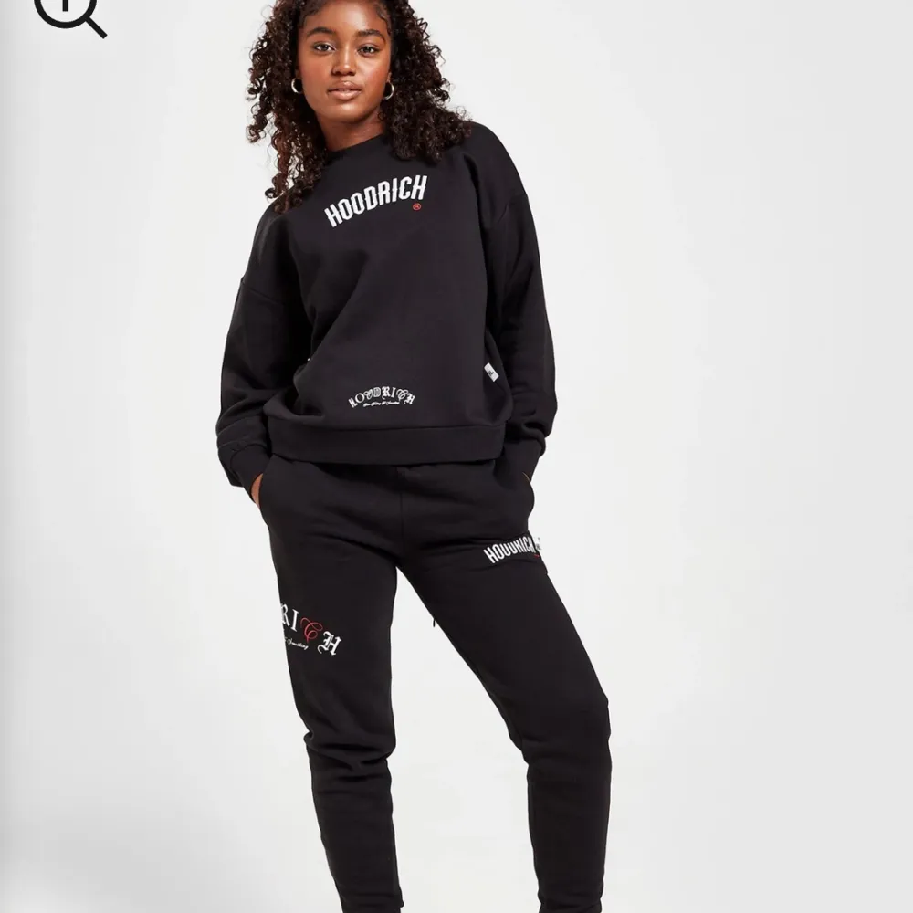 Jag säljer mitt fina hoodrich sett eftersom jag inte använder det, knappt använt och i fint skick. Priset kan ändras.. Hoodies.