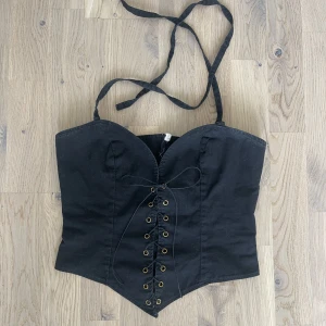 Svart korsett - Jätte snygg svart korsett, skriv om du vill ha fler bilder! 