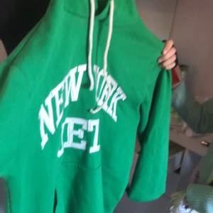 En skön grön hoodie, mysig och nyskick 