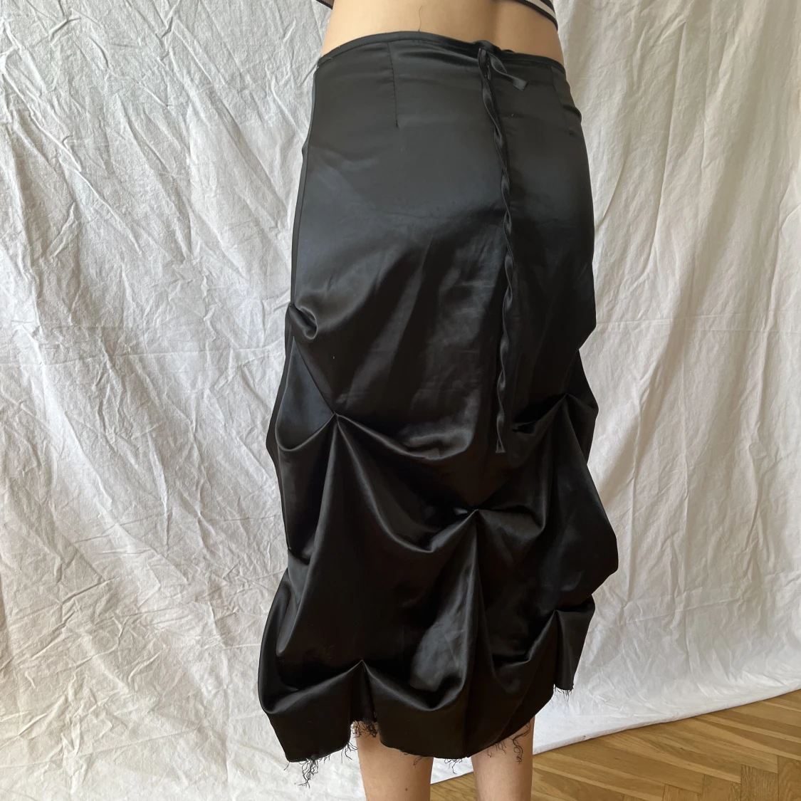 Svart volang kjol - 90