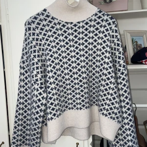Stickad tröja  - Stickad tröja ifrån Lindex 