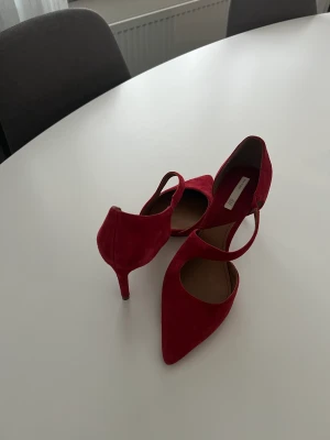 Pumps - Säljer mina snygga pumps, använda att par gånger i vissa tillfälle. 