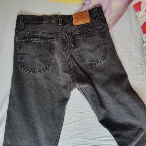 Vintage levis 501 - Säljer ett par 501:or jag köpte från beyond Retro. De är tyvärr för små för mig som vanligtvis har strl W32 i midjan, men dessa är utan stretch. Fina!