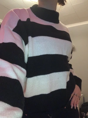  Randig stickad tröja  -  randig stickad tröja ifrån H&M 