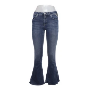 bootcut jeans - säljer mina mörkblå bootcut jeans! inga skador säljer endast pga av används aldrig. 