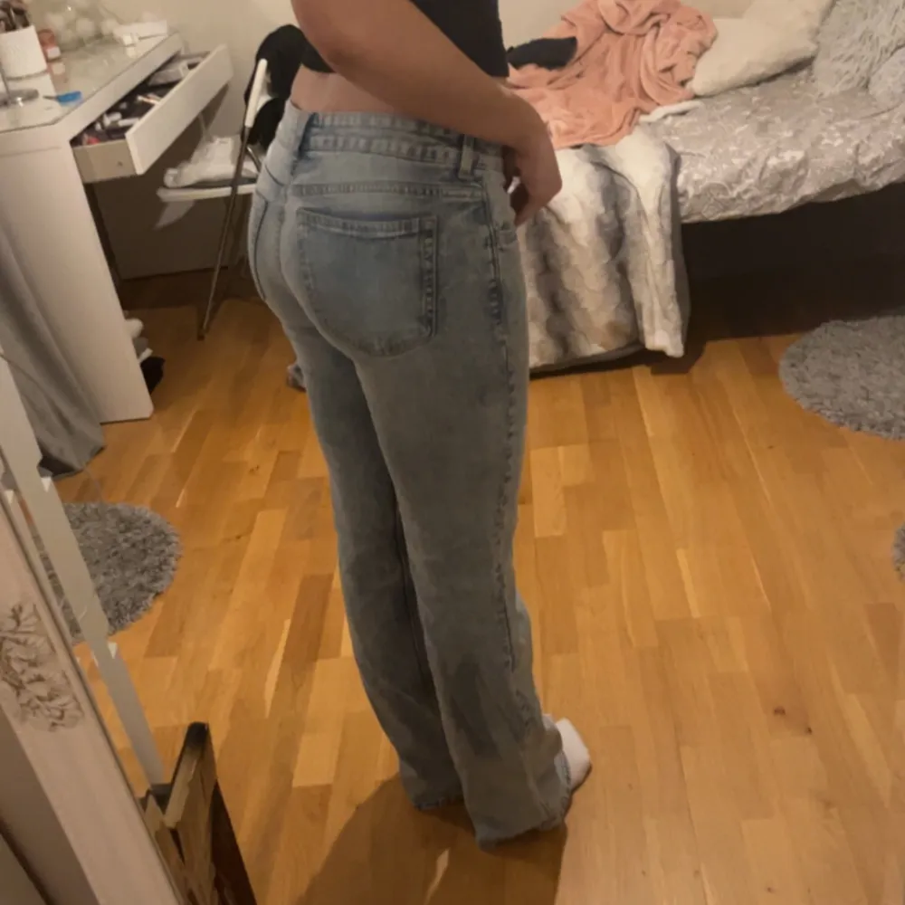 Lågmidjade jeans, sällan använda. 250kr+frakt💕. Jeans & Byxor.