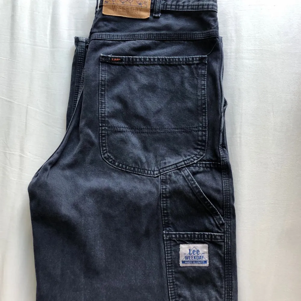 Svarta weekday x Lee jeans i loose fit modell. Modellen finns ej kvar längre. Köpare står för frakt. . Jeans & Byxor.