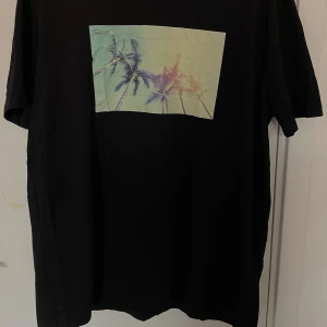 Oversized T-Shirt med tryck - Superoversized T-Shirt klänning. Perfekt för att promenera till stranden med i sommar eller att sova med! 🤍