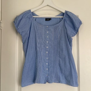 blus - supersöt blus, aldrig använt 