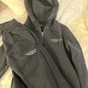 Set - Jätte skönt set från mckenzie. Pris kan diskuteras 