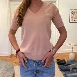 100% Kashmir - Säljer denna super snygga kashmir tröja frå lisa yang