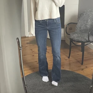 Zara Jeans - Säljer dessa zara jeans i storlek 40.  Kommer inte till användning och i nyskick. Hör av dig vid intresse💕