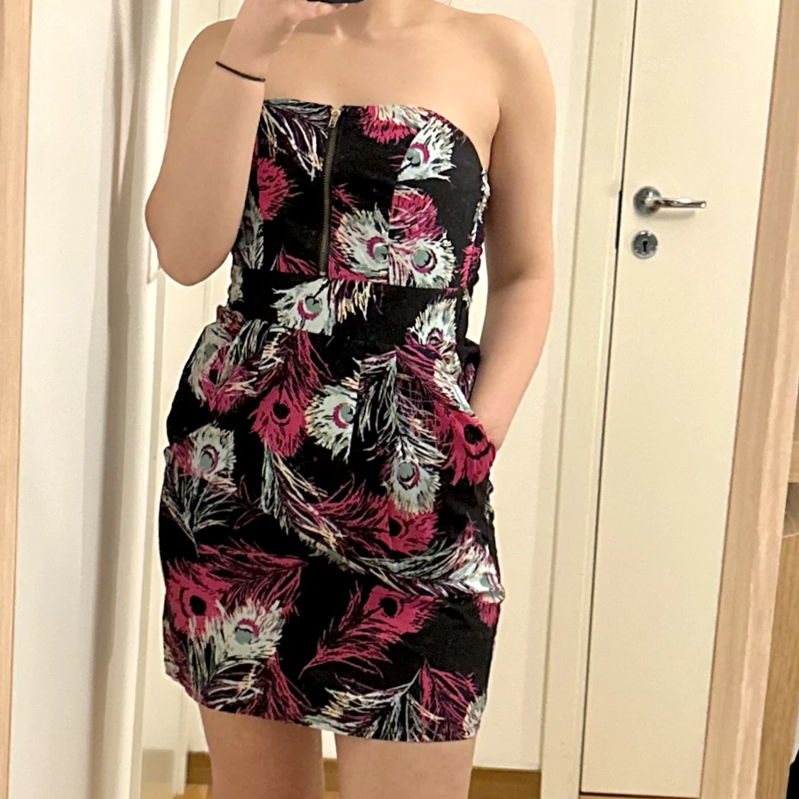 Axelbandslös klänning