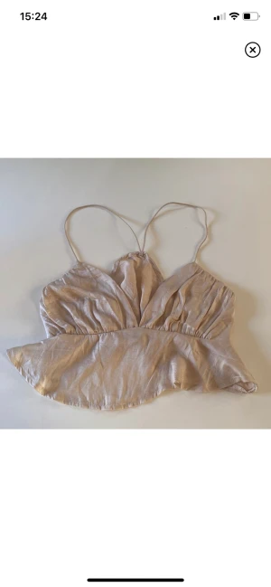Topp - Skit snygg topp som inte kommer till användning tyvärr🫶🏼