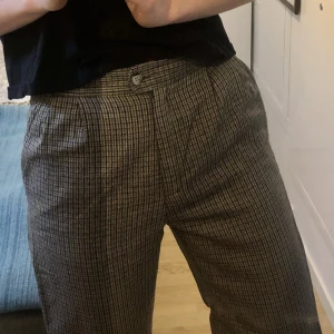 Rutiga kostymbyxor - Rutiga kostymbyxor i ull. Vintage med så bra passform 🌞