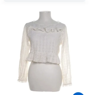 Blus  - Säljer denna blus från Zarah ”premium denim collection”! Köpt på sellpy och finns ej kvar på hemsidan. 150+ 📦 