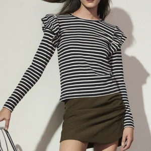 Zara tröja  - Randig tröja från zara💖helt ny, prislappen kvar. Hör av dig vid frågor. Köparen står för frakten! TRYCK INTE KÖP DIRKET 