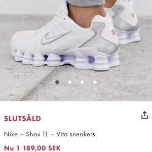 Säljer ett par Nike Shox Tl som knappt är använda och är i superbra skick!! De är i färgen brun/lila. Kan skicka fler bilder privat det är bara o fråga💗💗