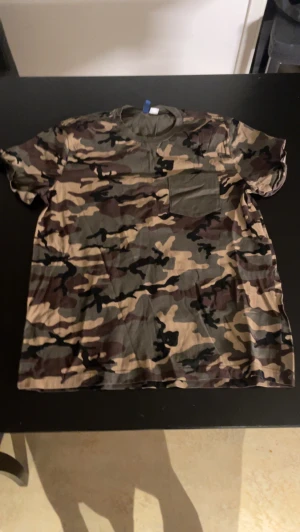 camo t-shirt - Camo t-shirt från H&M