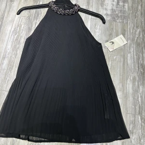 Top - Top från Zara aldrig använd. Design vid halsen och plisserad modell. Normal i storlek. 