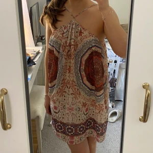 Klänning - Halterneckklänning i storlek xs från mango, fraktar för 66kr💕