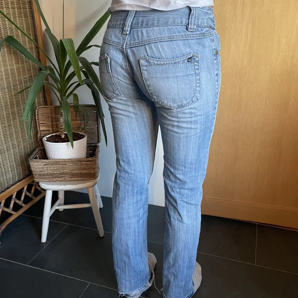 Lågmidjade jeans från pepejeans. Är uppsprättade nertill. . Jeans & Byxor.