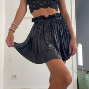 Svart kjol från zara