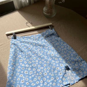 Blmmoig kjol  - Pris är inkl frakt. Jättefint skick och gullig! 🫶🏽