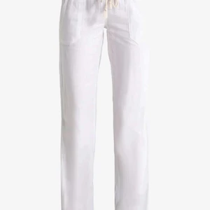 Roxy linnebyxor  - Dessa linnebyxor i nyskick från Roxy. Säljer på grund av att de inte passar mig då de är små i storleken.💕