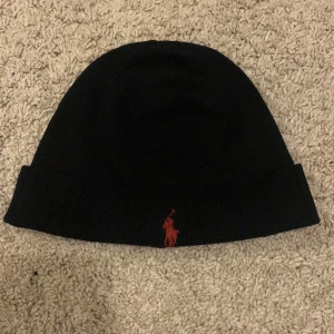 Ralph Lauren Mössa - Ralph Lauren Mössa | Storlek är one size | Skick 8/10 | Pris kan alltid diskuteras | Frågor tas i PM |