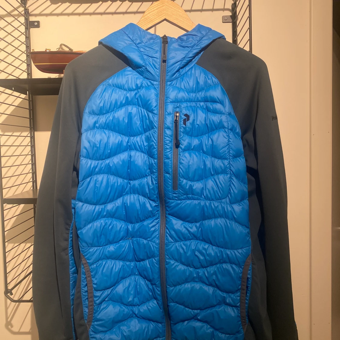 Peak performance cardigan med luva