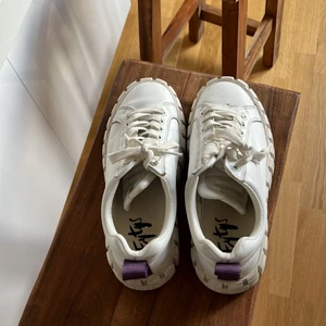 Eytys skor - Säljer nu mina eytys! Andvänd några få gånger men i vädligt bra skick💕